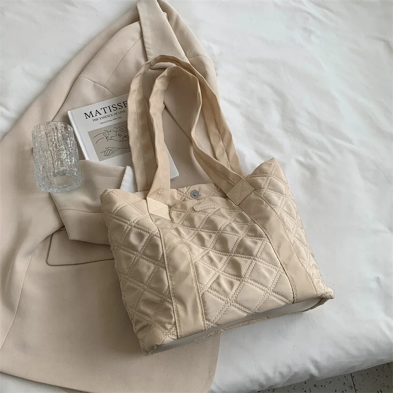 Reversible tote bags with two unique styles for versatility and flexibility -New Fashion Lingge Embroidered Thread Shoulder Bag