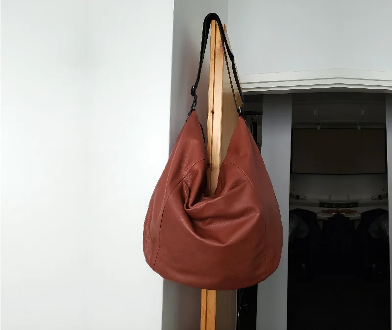 Spacious vegan crossbody bags for eco-conscious fashion lovers -Leather Hobo Bag